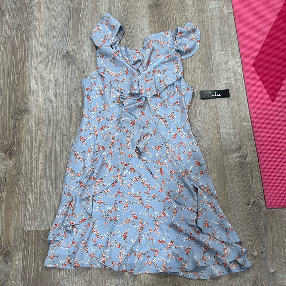 Lulus, blue floral frilly mini dress, size M, tag on, never worn